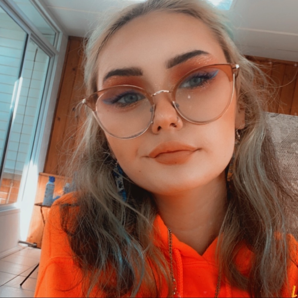 Meet your Posher, Lauren